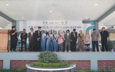 Graduation dan Pembagian Ijazah SMAN 16 Garut Angkatan ke 27 Bertema “Siap Jadi Cahaya dengan Semangat Berkibar Jaya”